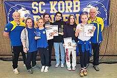 Stolz und glücklich - die Luckenwalder Ringermädels zeigen ihre Medaillen nach einem erfolgreichen Wettkampf in Korb.
