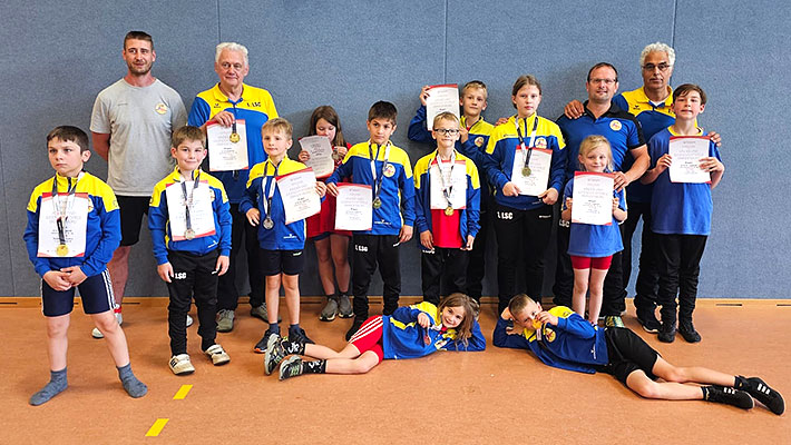 Mohammad Islamov und Arthur Krause vom 1. Luckenwalder SC begeistern mit technisch versiertem Ringkampfstil und erreichen den 1. Platz bei den Kinder- und Jugendsportspielen in Brandenburg.