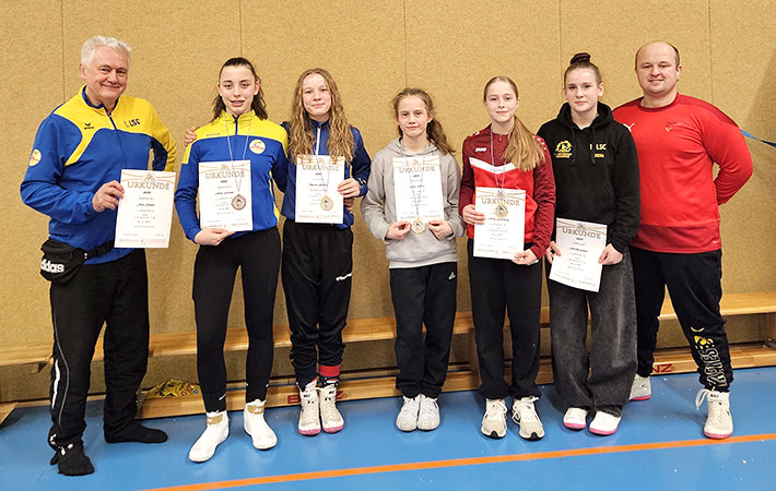 Die jungen Athletinnen des Regionalstützpunkts Luckenwalde zeigen beim internationalen Turnier in Heusweiler beeindruckende Leistungen. Mit Kampfgeist und Teamgeist erkämpfen sie sich Medaillen.