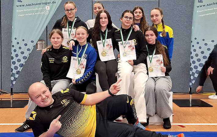 Unsere LSC-Ringerinnen erzielten bei den Landes-meisterschaften in Chemnitz bemerkenswerte Erfolge und sicherten sich vier Goldmedaillen sowie eine Bronzemedaille.